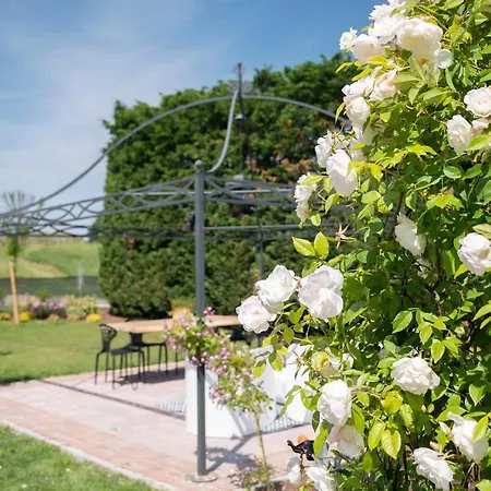 Le Finestre Sul Lago Bed & Breakfast Cesenatico