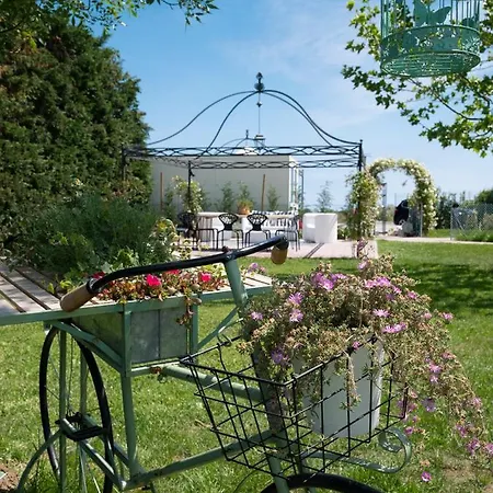 Le Finestre Sul Lago Bed & Breakfast Cesenatico